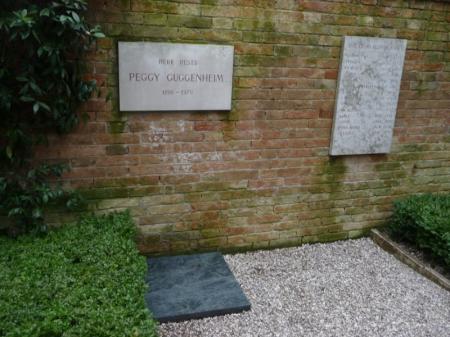 C'est ici que repose Peggy Guggenheim...